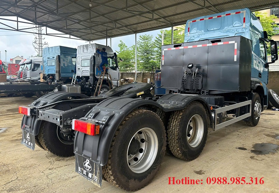 Xe đầu kéo điện chenglong 400kw